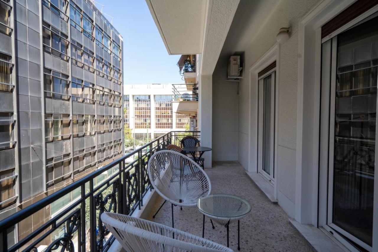 Vibrant Urban Getaway: Charming 2-Bedroom Near Bars, Parks, And Metro Athens Luaran gambar